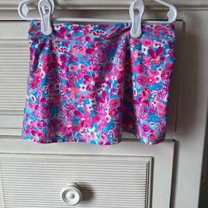 Lilly lovers!  Adorable luxletic skort. Size M (6-7)